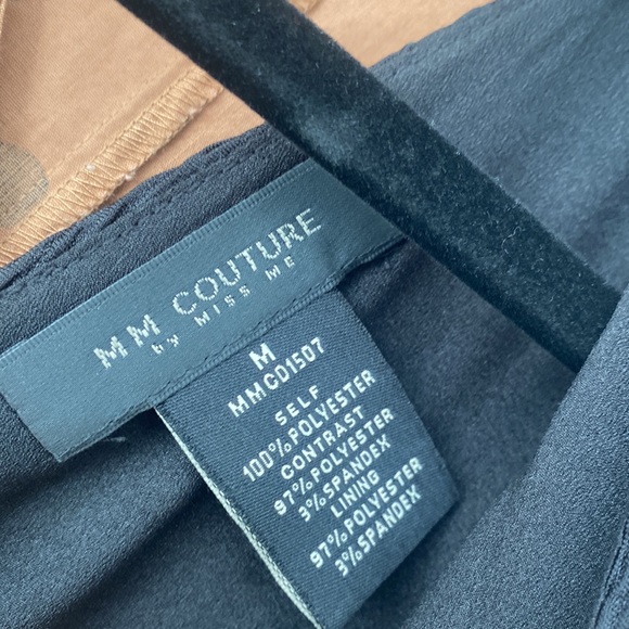 Black gown - Picture 4 of 6